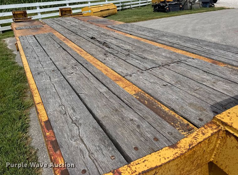 image for item DW6558 1999 Eager Beaver 20HALX equipment trailer