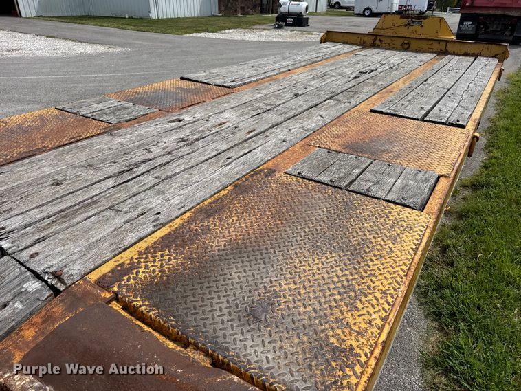 image for item DW6558 1999 Eager Beaver 20HALX equipment trailer