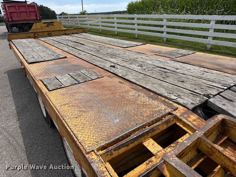 image for item DW6558 1999 Eager Beaver 20HALX equipment trailer