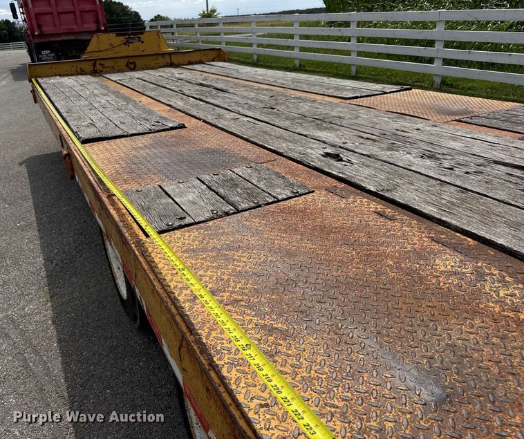 image for item DW6558 1999 Eager Beaver 20HALX equipment trailer