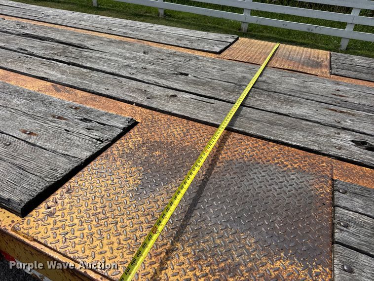 image for item DW6558 1999 Eager Beaver 20HALX equipment trailer