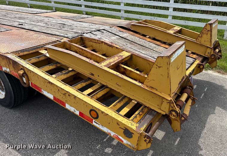 image for item DW6558 1999 Eager Beaver 20HALX equipment trailer
