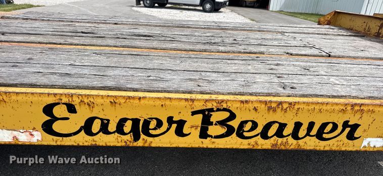 image for item DW6558 1999 Eager Beaver 20HALX equipment trailer