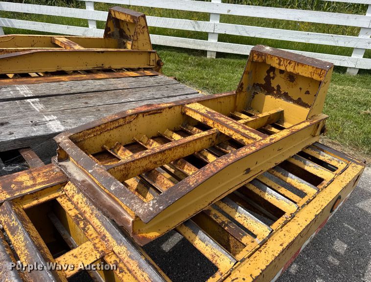 image for item DW6558 1999 Eager Beaver 20HALX equipment trailer