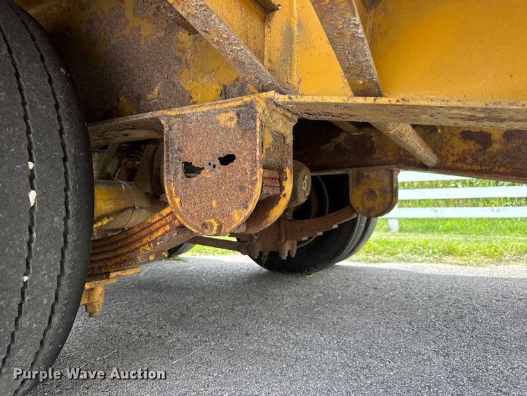 image for item DW6558 1999 Eager Beaver 20HALX equipment trailer
