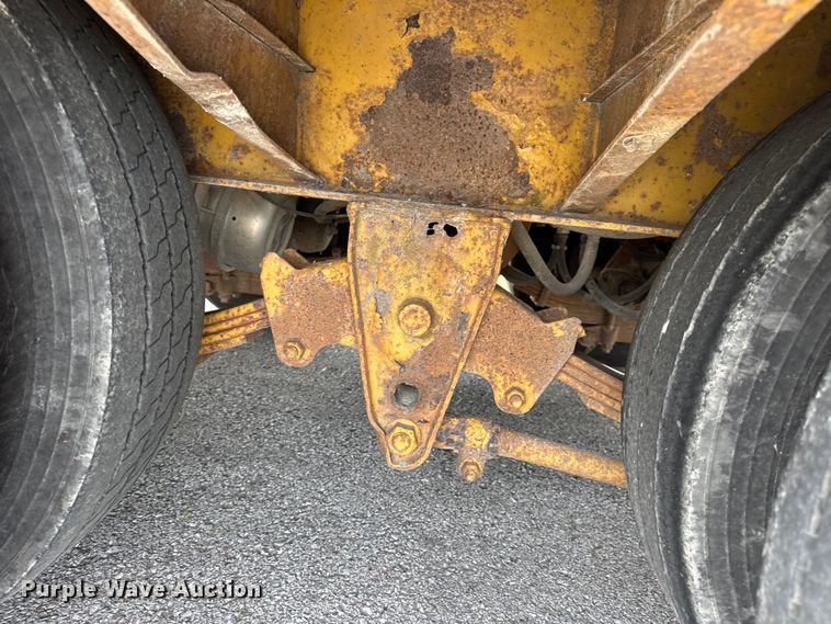 image for item DW6558 1999 Eager Beaver 20HALX equipment trailer