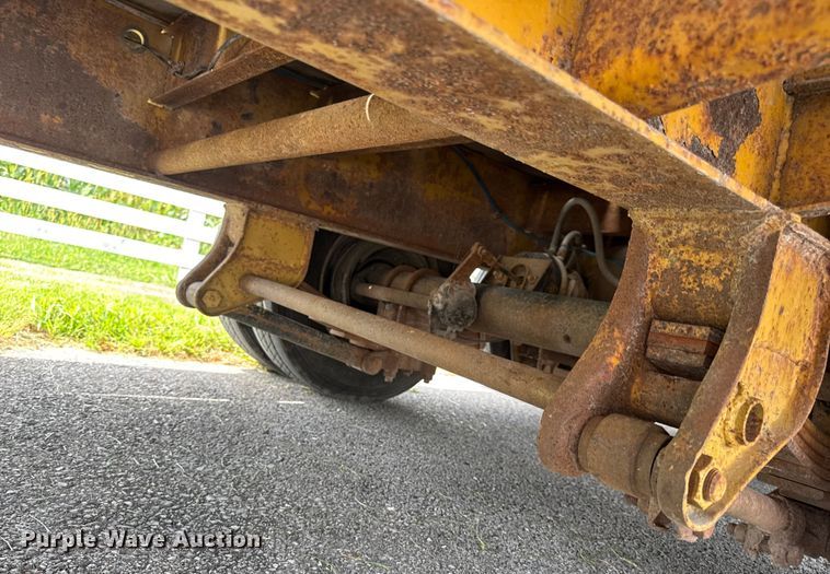 image for item DW6558 1999 Eager Beaver 20HALX equipment trailer