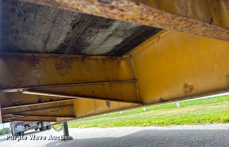 image for item DW6558 1999 Eager Beaver 20HALX equipment trailer