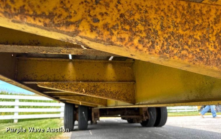 image for item DW6558 1999 Eager Beaver 20HALX equipment trailer
