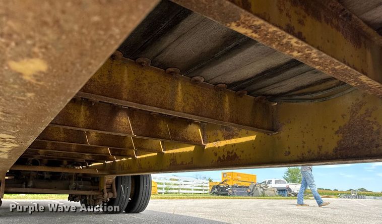 image for item DW6558 1999 Eager Beaver 20HALX equipment trailer