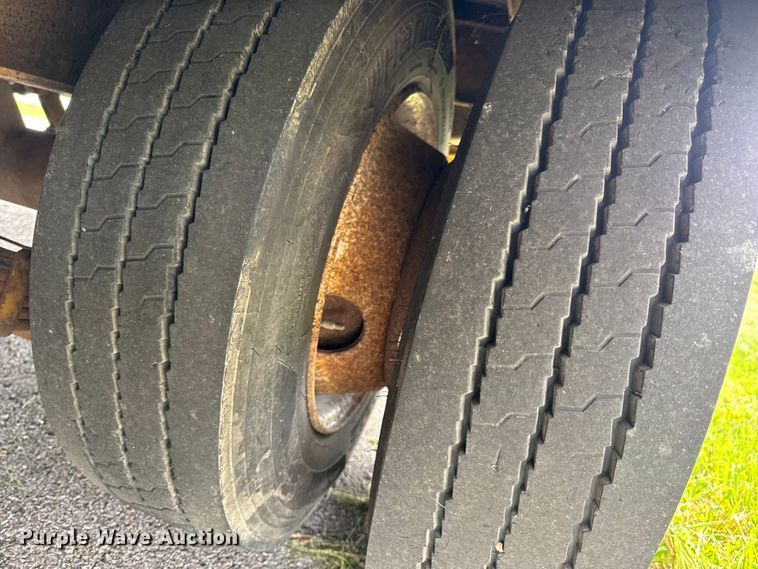 image for item DW6558 1999 Eager Beaver 20HALX equipment trailer