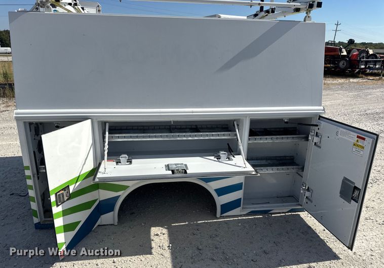 image for item DW6563 Reading Classic 2 pickup truck utility bed