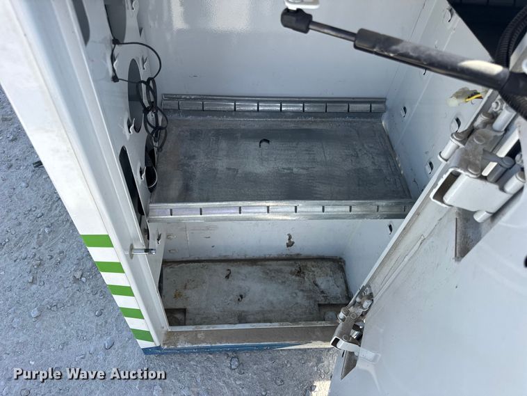 image for item DW6563 Reading Classic 2 pickup truck utility bed