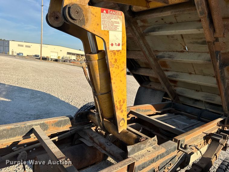 image for item DW6567 1999 Ford F450 Super Duty XL dump flatbed truck