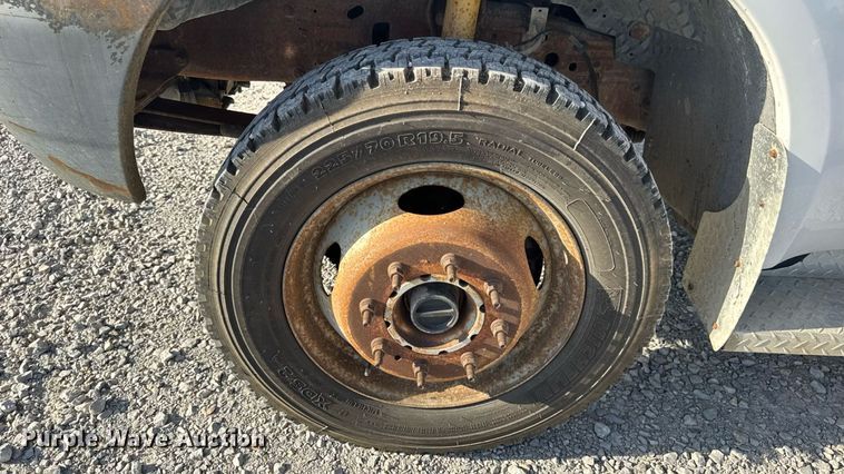 image for item DW6567 1999 Ford F450 Super Duty XL dump flatbed truck