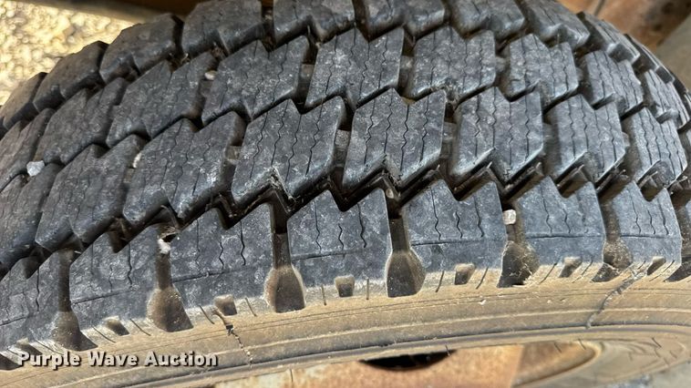 image for item DW6567 1999 Ford F450 Super Duty XL dump flatbed truck