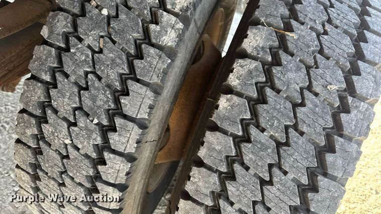 image for item DW6567 1999 Ford F450 Super Duty XL dump flatbed truck