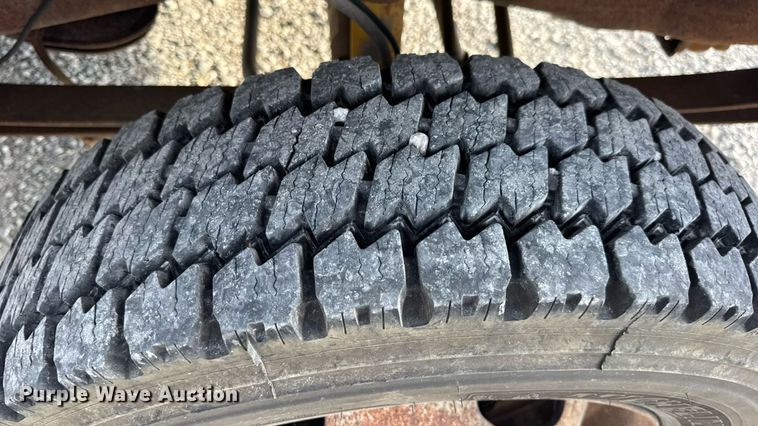 image for item DW6567 1999 Ford F450 Super Duty XL dump flatbed truck