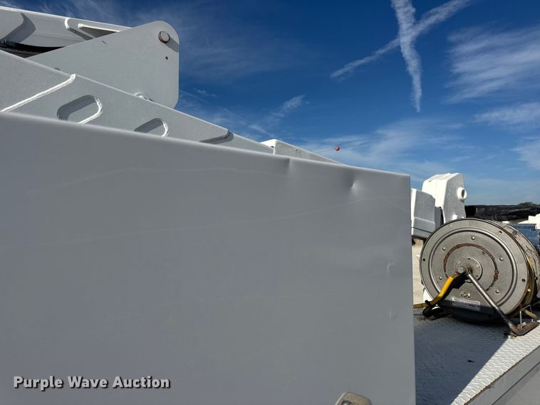 image for item DW6568 2015 Ford F550 Super Duty XL bucket truck