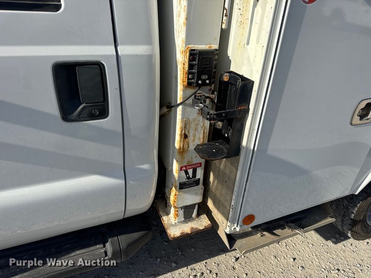 image for item DW6568 2015 Ford F550 Super Duty XL bucket truck