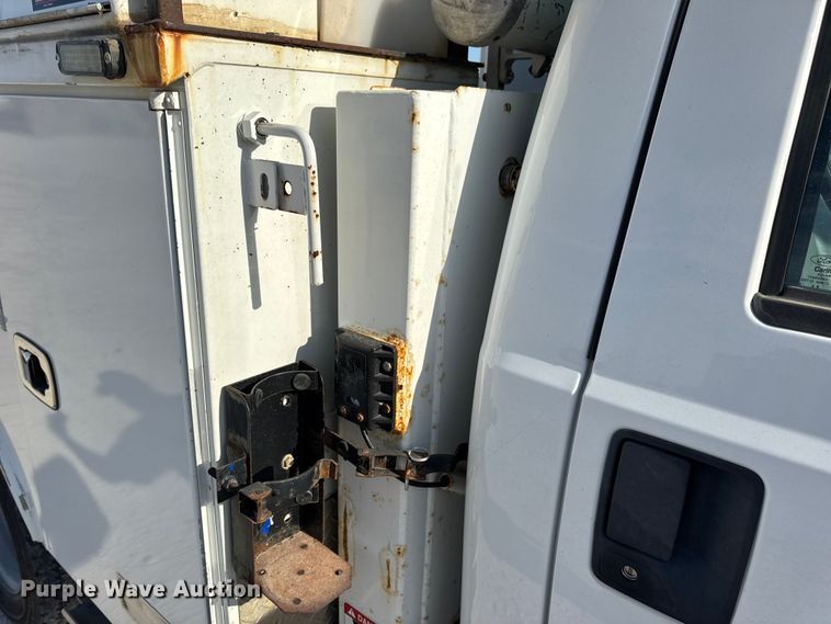 image for item DW6568 2015 Ford F550 Super Duty XL bucket truck