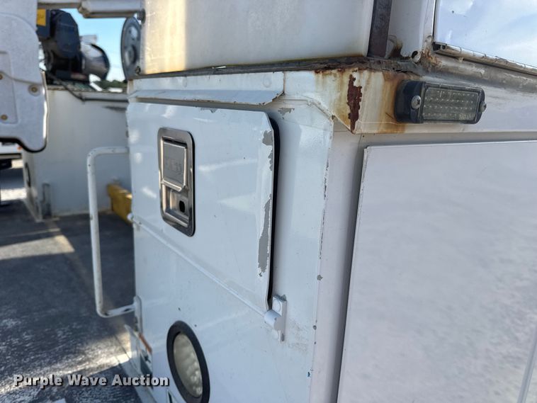 image for item DW6568 2015 Ford F550 Super Duty XL bucket truck