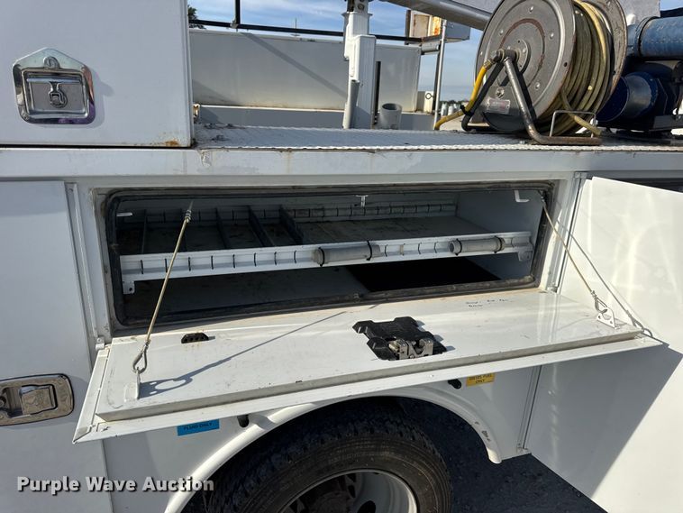 image for item DW6568 2015 Ford F550 Super Duty XL bucket truck