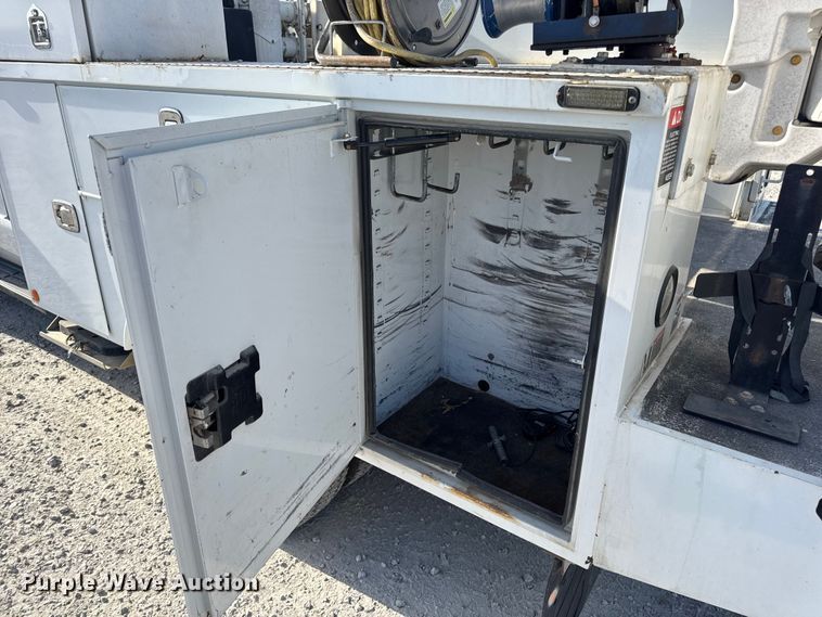 image for item DW6568 2015 Ford F550 Super Duty XL bucket truck