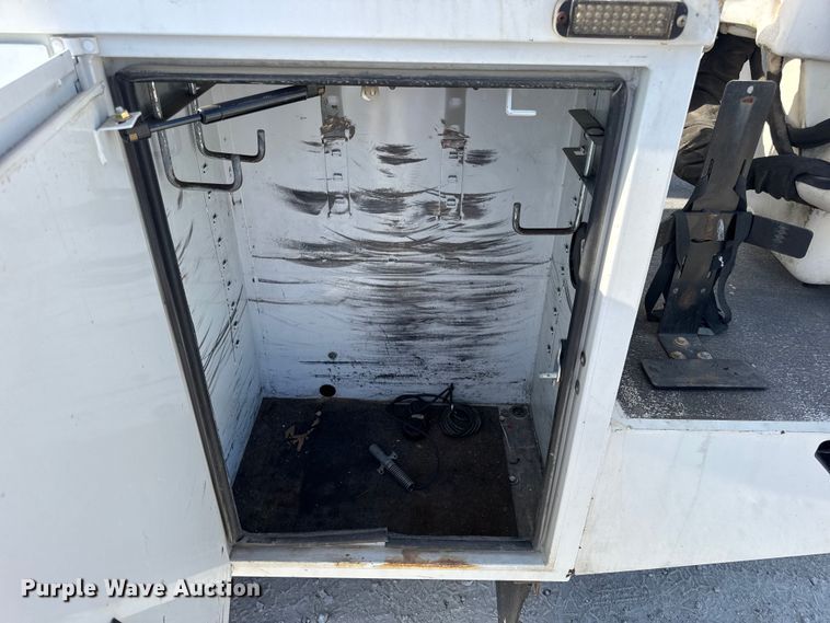 image for item DW6568 2015 Ford F550 Super Duty XL bucket truck