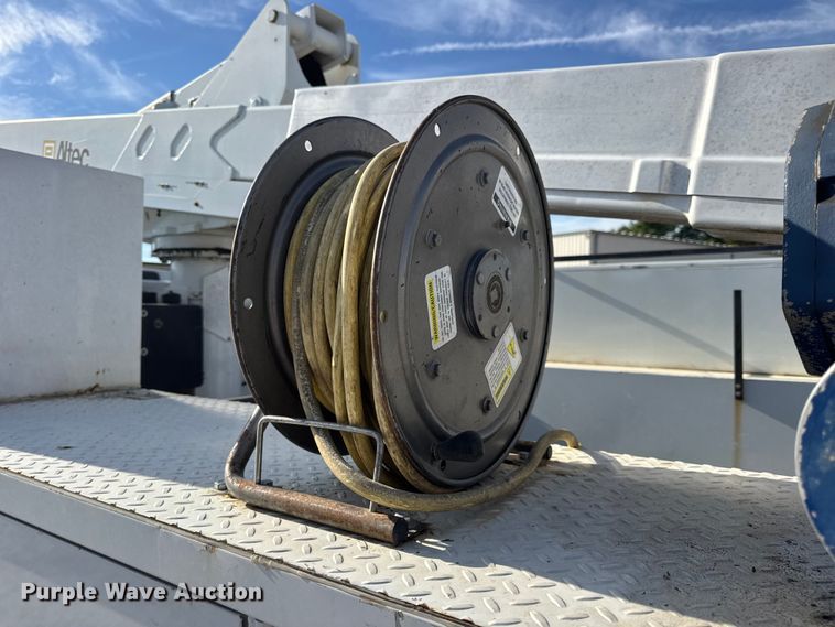 image for item DW6568 2015 Ford F550 Super Duty XL bucket truck