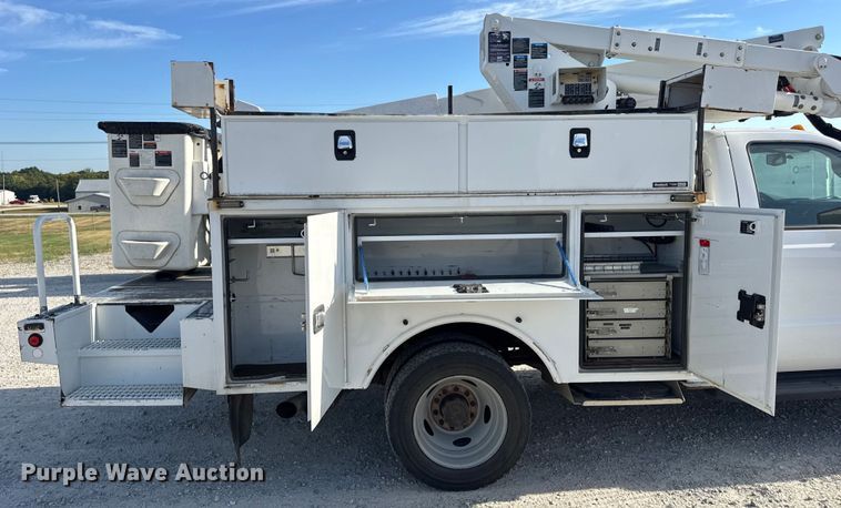 image for item DW6568 2015 Ford F550 Super Duty XL bucket truck