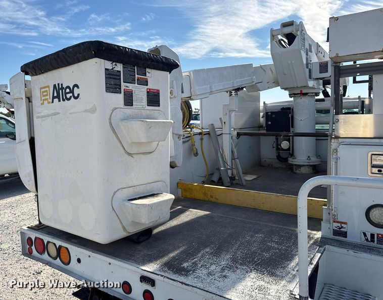 image for item DW6568 2015 Ford F550 Super Duty XL bucket truck