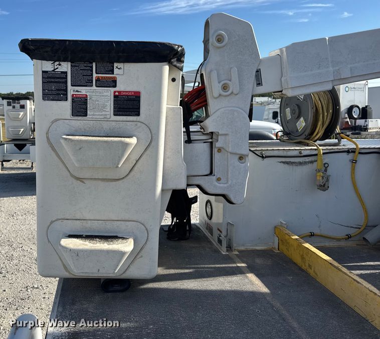 image for item DW6568 2015 Ford F550 Super Duty XL bucket truck