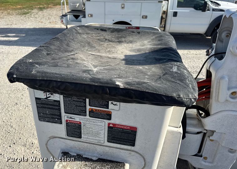 image for item DW6568 2015 Ford F550 Super Duty XL bucket truck