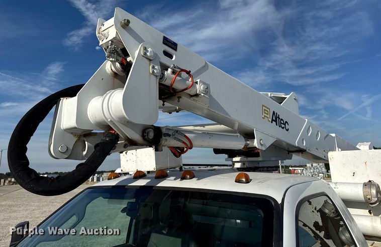 image for item DW6568 2015 Ford F550 Super Duty XL bucket truck