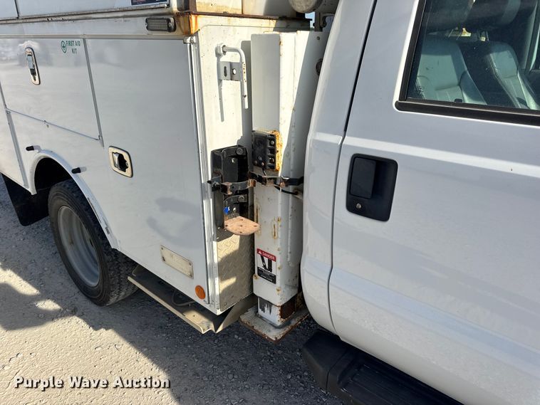 image for item DW6568 2015 Ford F550 Super Duty XL bucket truck