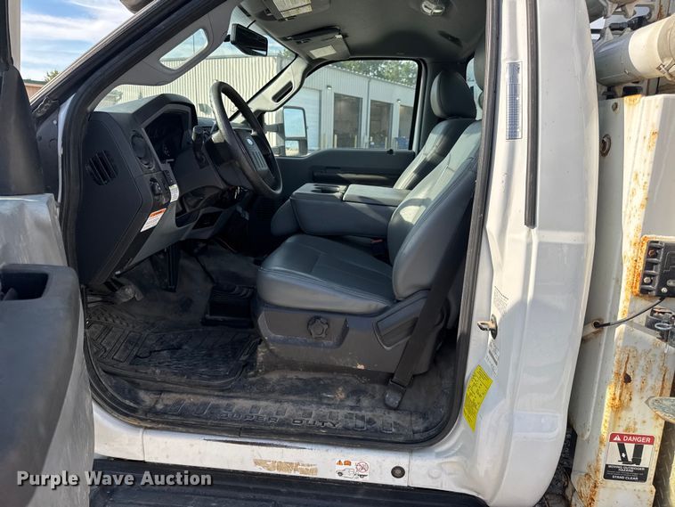 image for item DW6568 2015 Ford F550 Super Duty XL bucket truck