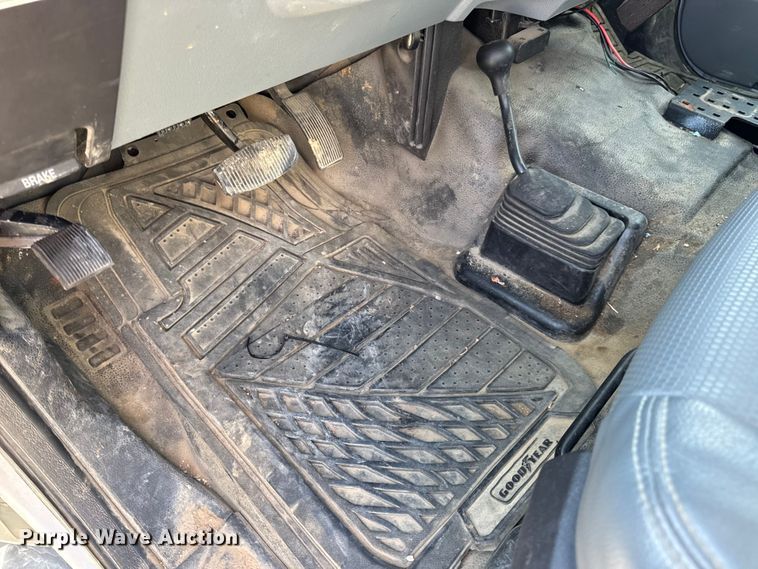 image for item DW6568 2015 Ford F550 Super Duty XL bucket truck