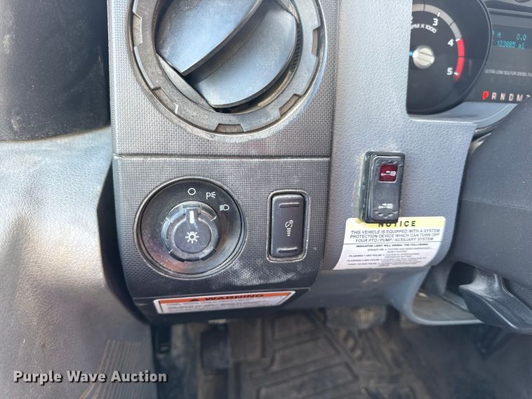 image for item DW6568 2015 Ford F550 Super Duty XL bucket truck