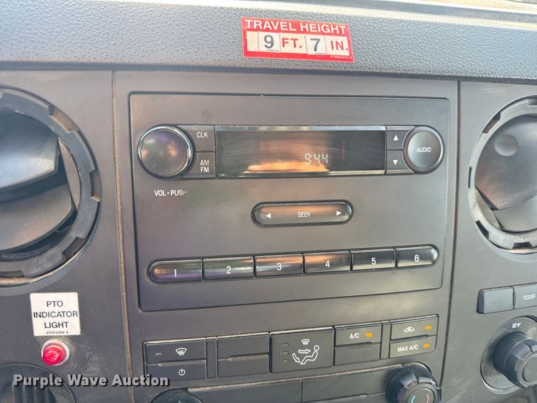 image for item DW6568 2015 Ford F550 Super Duty XL bucket truck