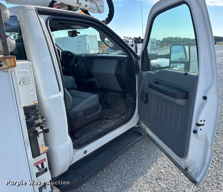 image for item DW6568 2015 Ford F550 Super Duty XL bucket truck