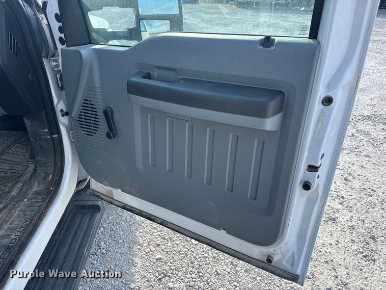 image for item DW6568 2015 Ford F550 Super Duty XL bucket truck