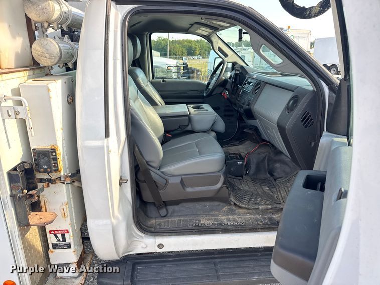 image for item DW6568 2015 Ford F550 Super Duty XL bucket truck