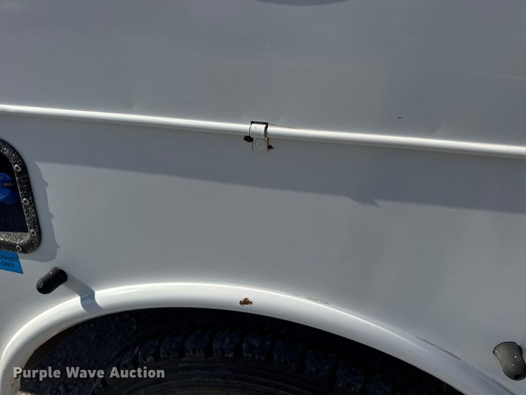 image for item DW6570 2016 Ford F550 Super Duty XL bucket truck