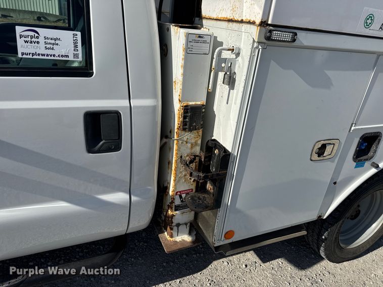 image for item DW6570 2016 Ford F550 Super Duty XL bucket truck