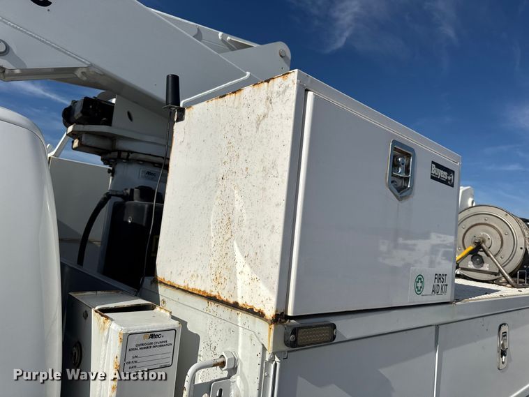 image for item DW6570 2016 Ford F550 Super Duty XL bucket truck