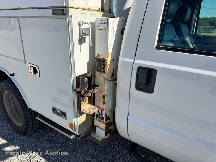 image for item DW6570 2016 Ford F550 Super Duty XL bucket truck