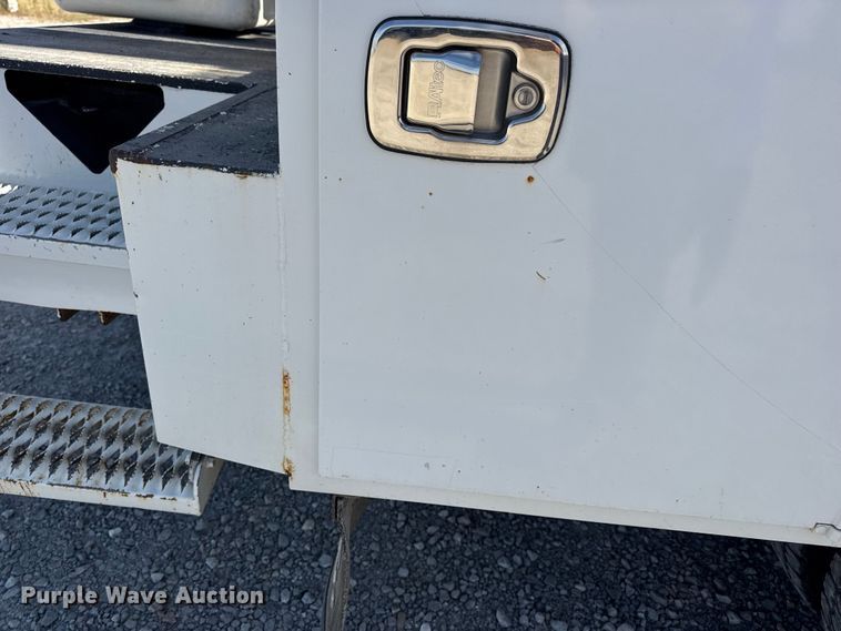 image for item DW6570 2016 Ford F550 Super Duty XL bucket truck