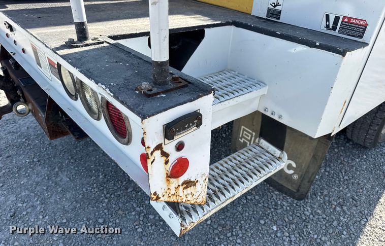 image for item DW6570 2016 Ford F550 Super Duty XL bucket truck