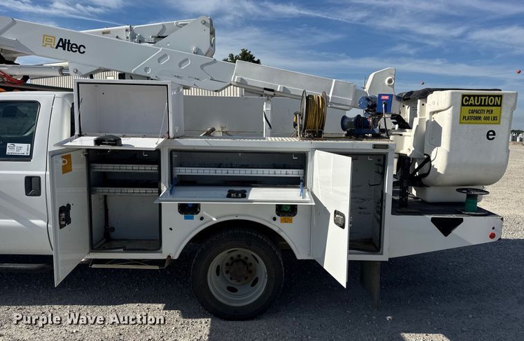 image for item DW6570 2016 Ford F550 Super Duty XL bucket truck